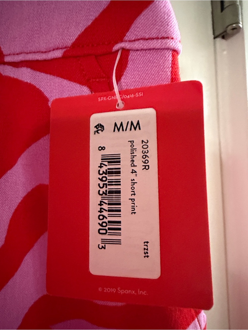 Spanx Pink and Red Abstract Print Women’s Shorts - Picture 3 of 3